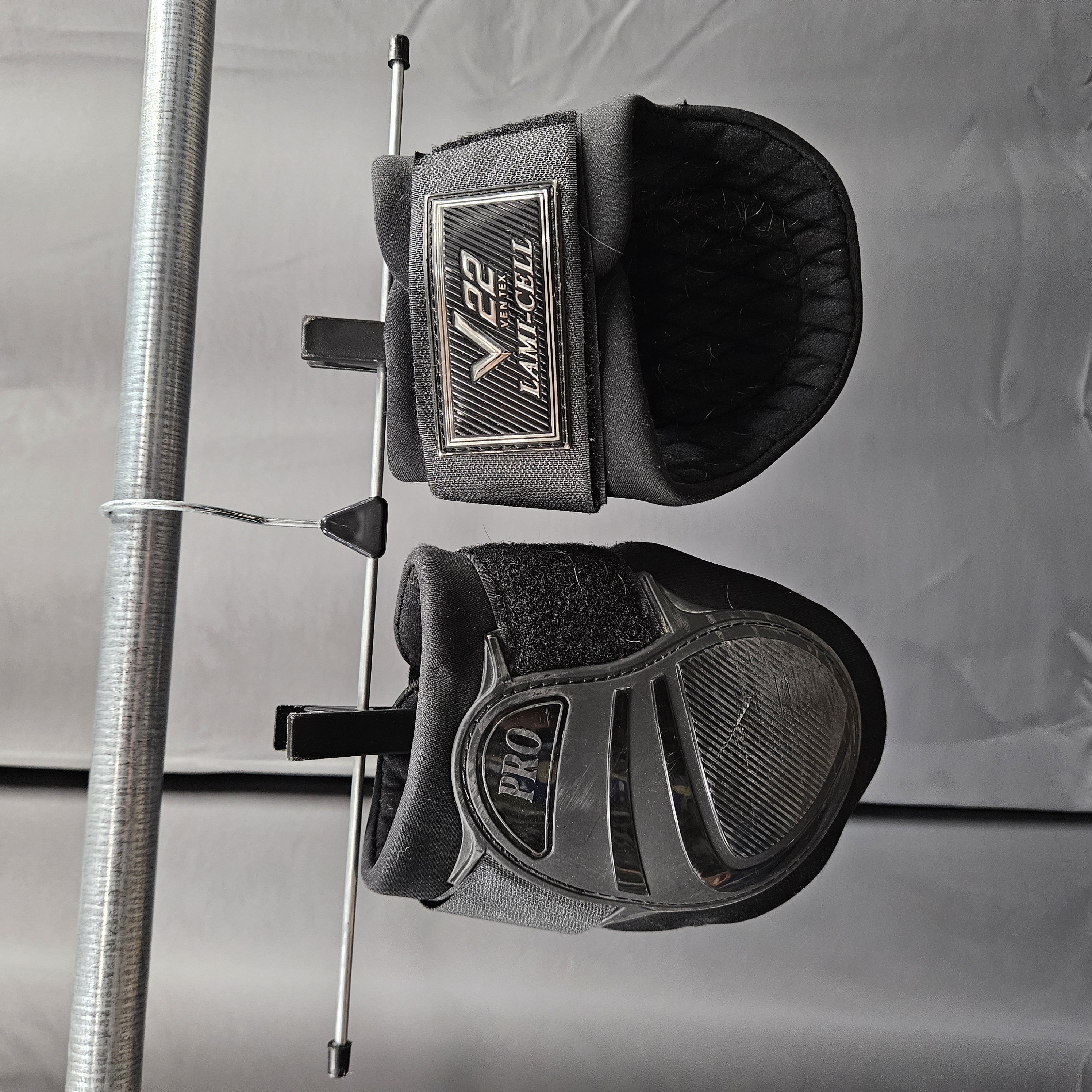 Strykkappor V22 Youngster Carbon | Medium
